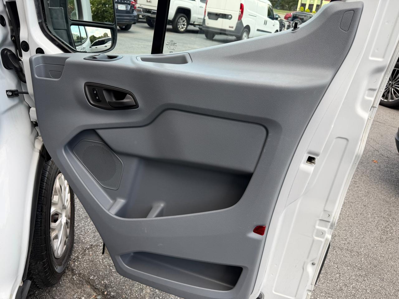 Ford Transit 350 Wagon Low Roof XLT 60/40 Pass. 148-in. WB 2015