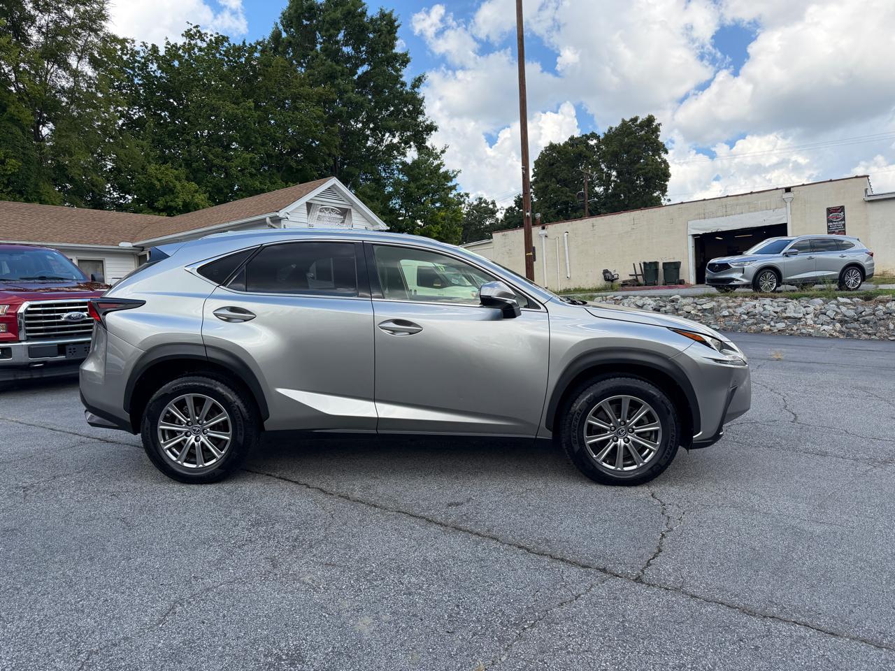 Lexus NX 300  2019