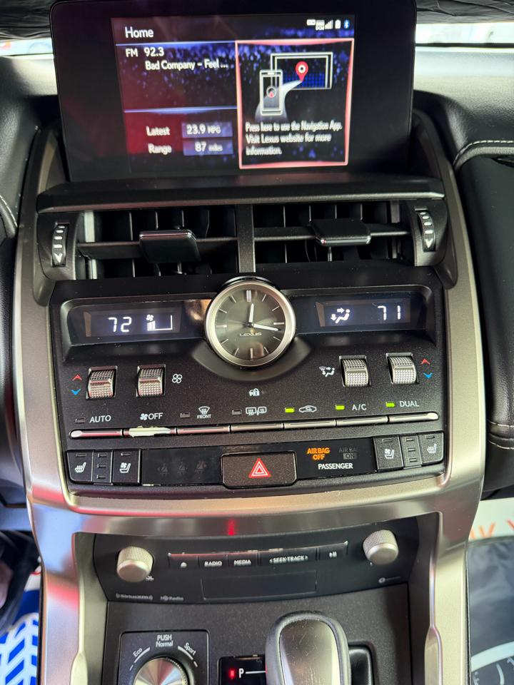 Lexus NX 300  2019