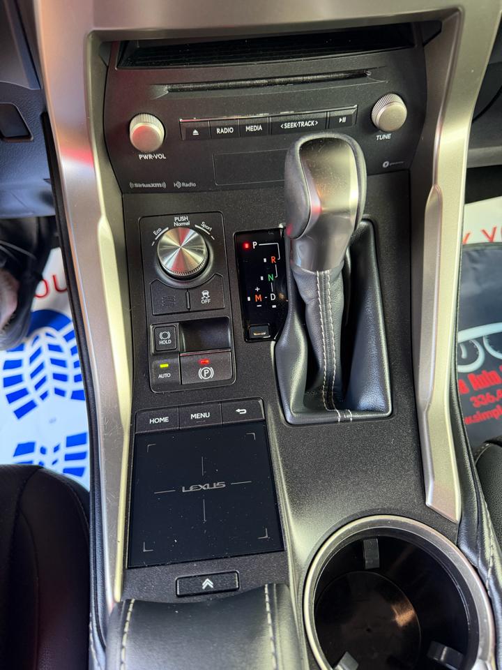 Lexus NX 300  2019