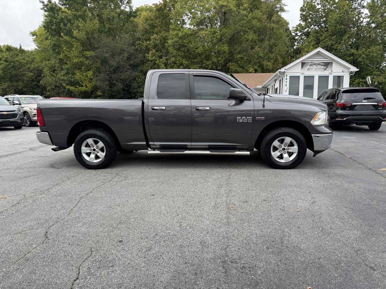 RAM 1500 4WD Quad Cab 140.5" SLT 2017