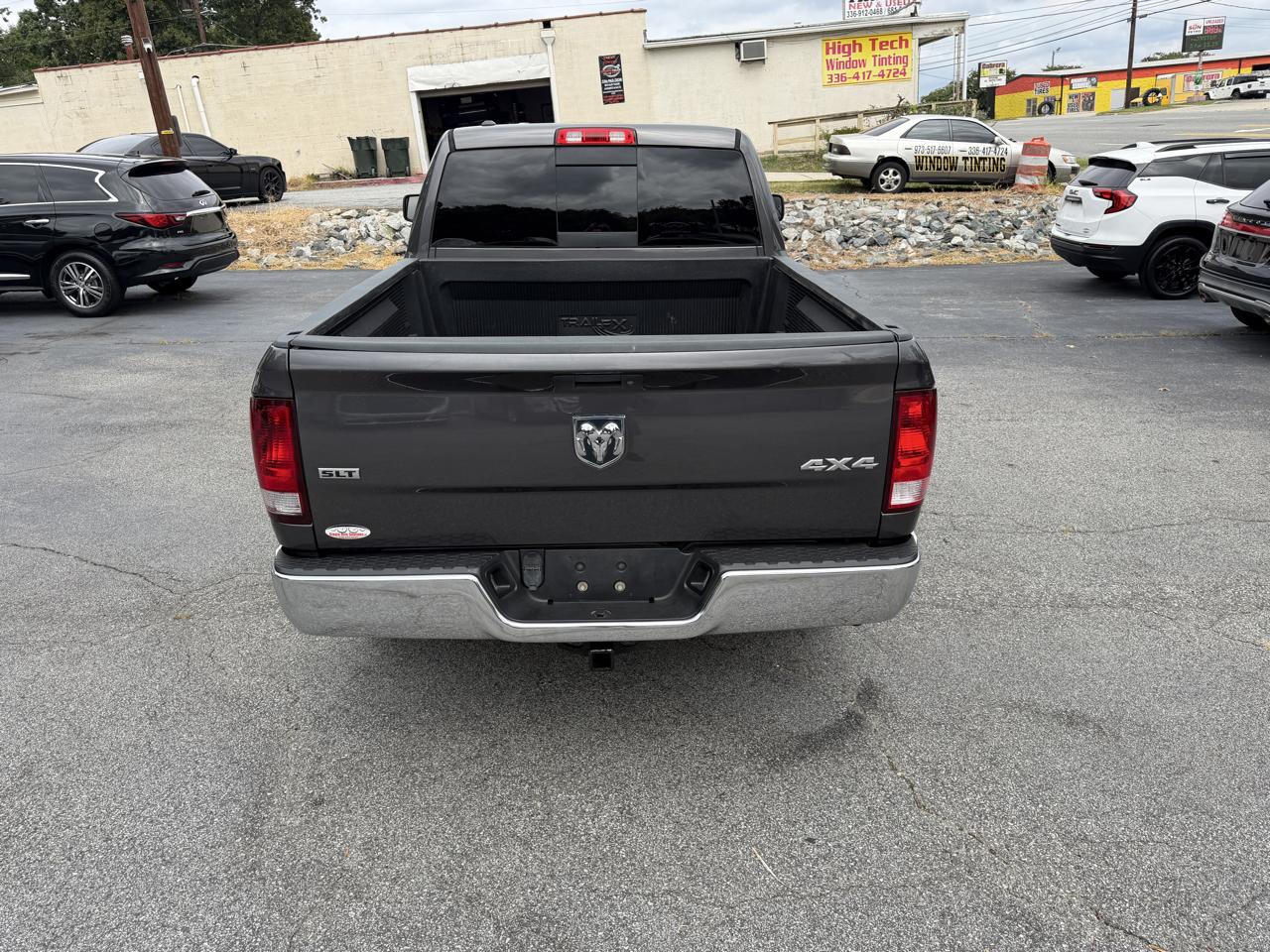 RAM 1500 4WD Quad Cab 140.5" SLT 2017