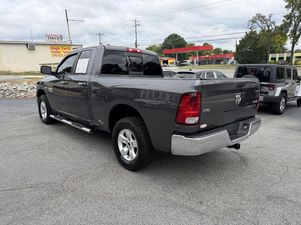 RAM 1500 4WD Quad Cab 140.5" SLT 2017