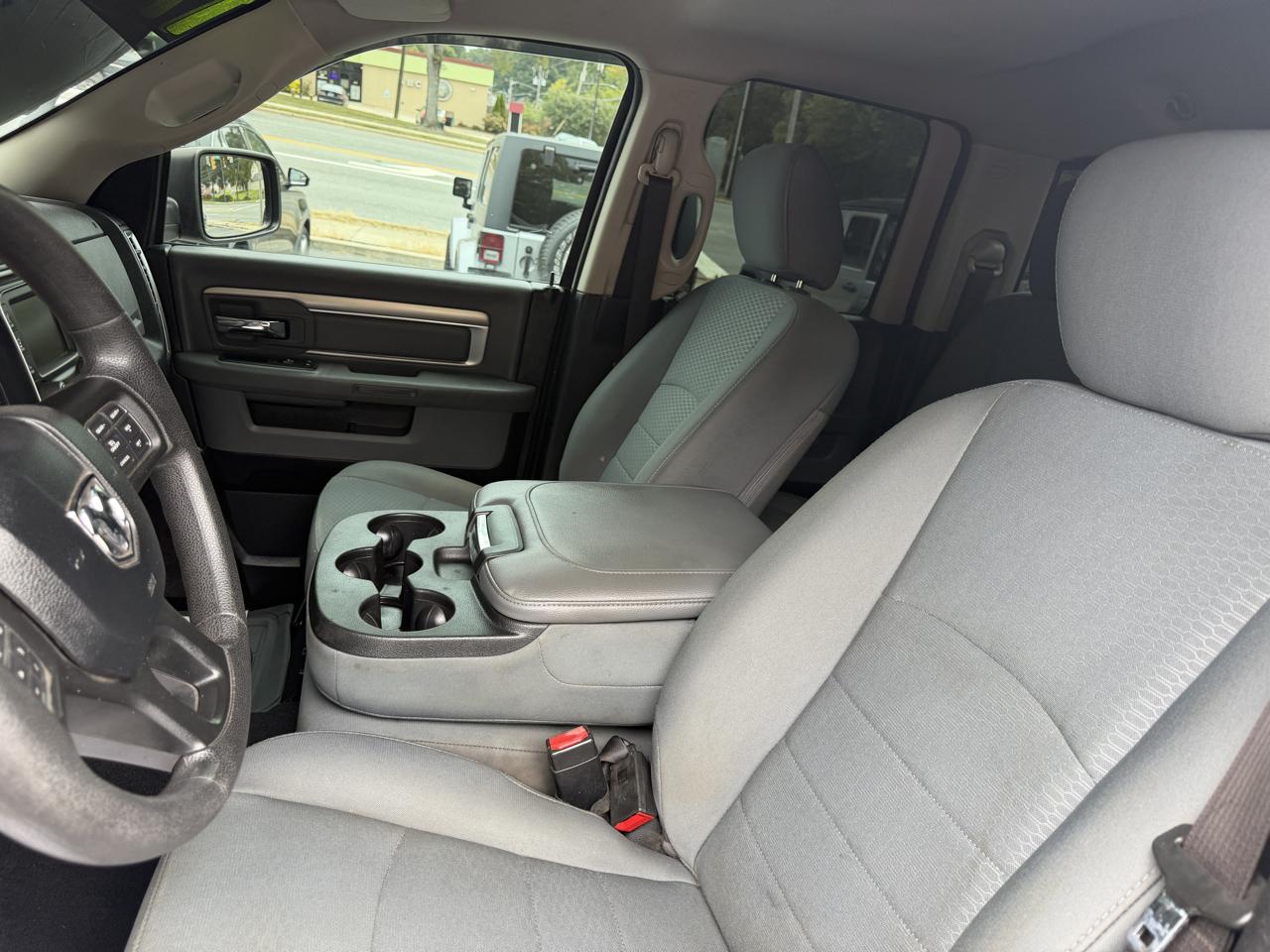 RAM 1500 4WD Quad Cab 140.5" SLT 2017
