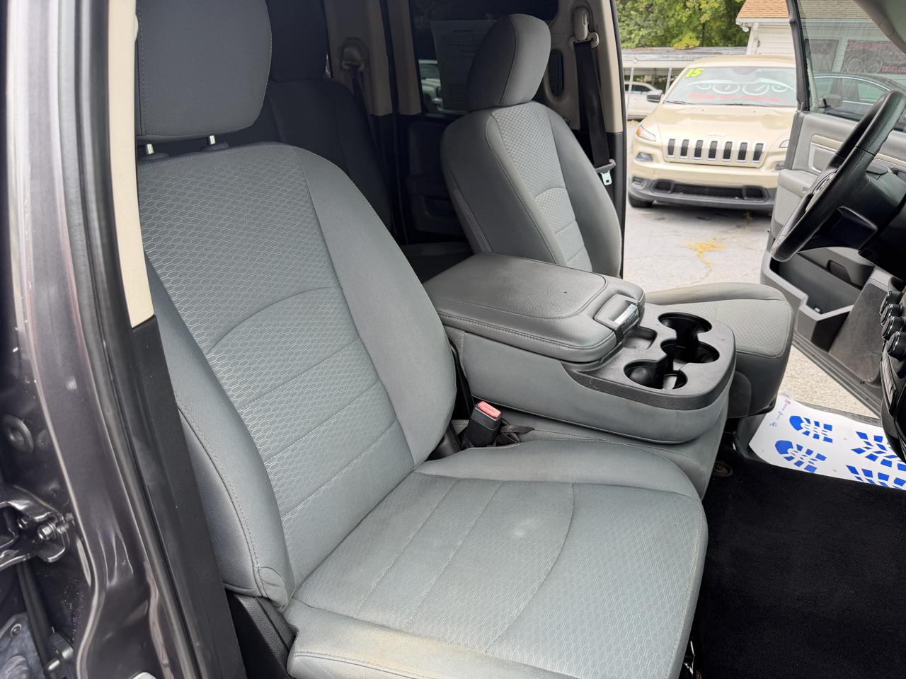 RAM 1500 4WD Quad Cab 140.5" SLT 2017