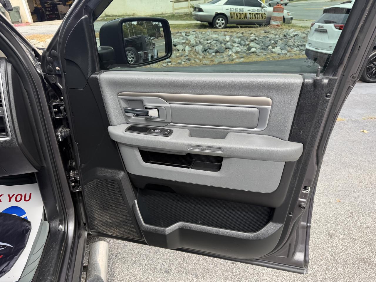 RAM 1500 4WD Quad Cab 140.5" SLT 2017