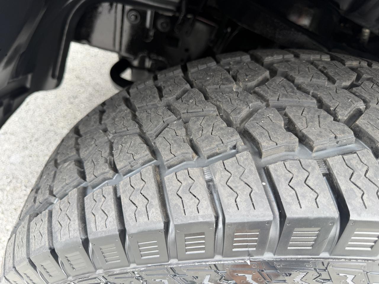 RAM 1500 4WD Quad Cab 140.5" SLT 2017