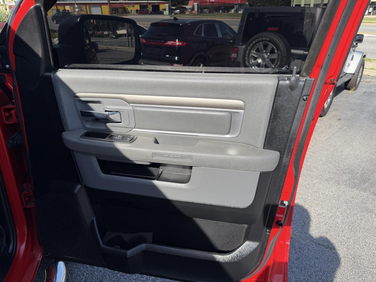 RAM 1500 4WD Crew Cab 149" SLT 2014