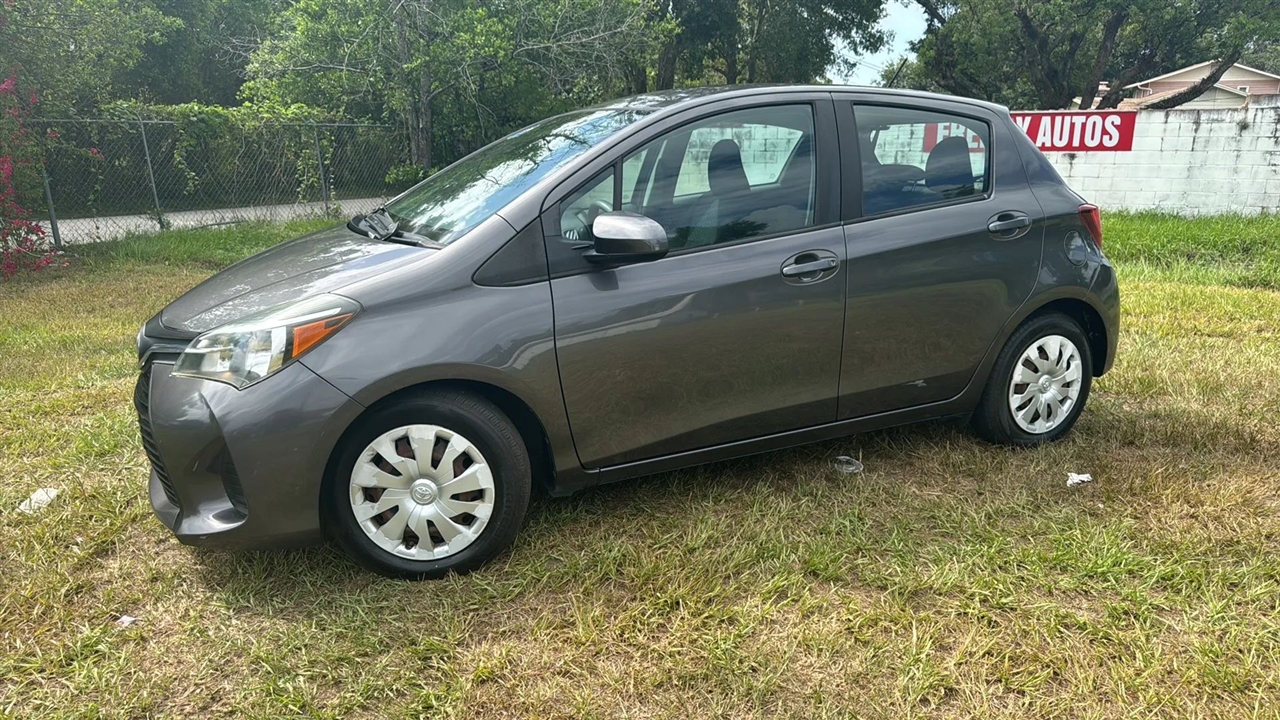 Toyota Yaris SE 5-Door AT 2015