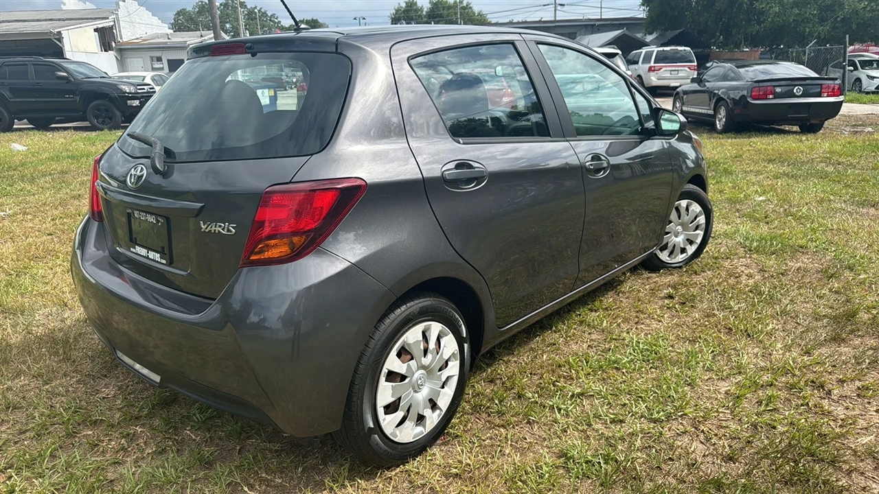 Toyota Yaris SE 5-Door AT 2015