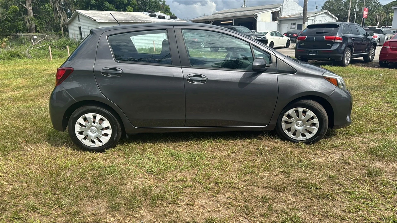 Toyota Yaris SE 5-Door AT 2015