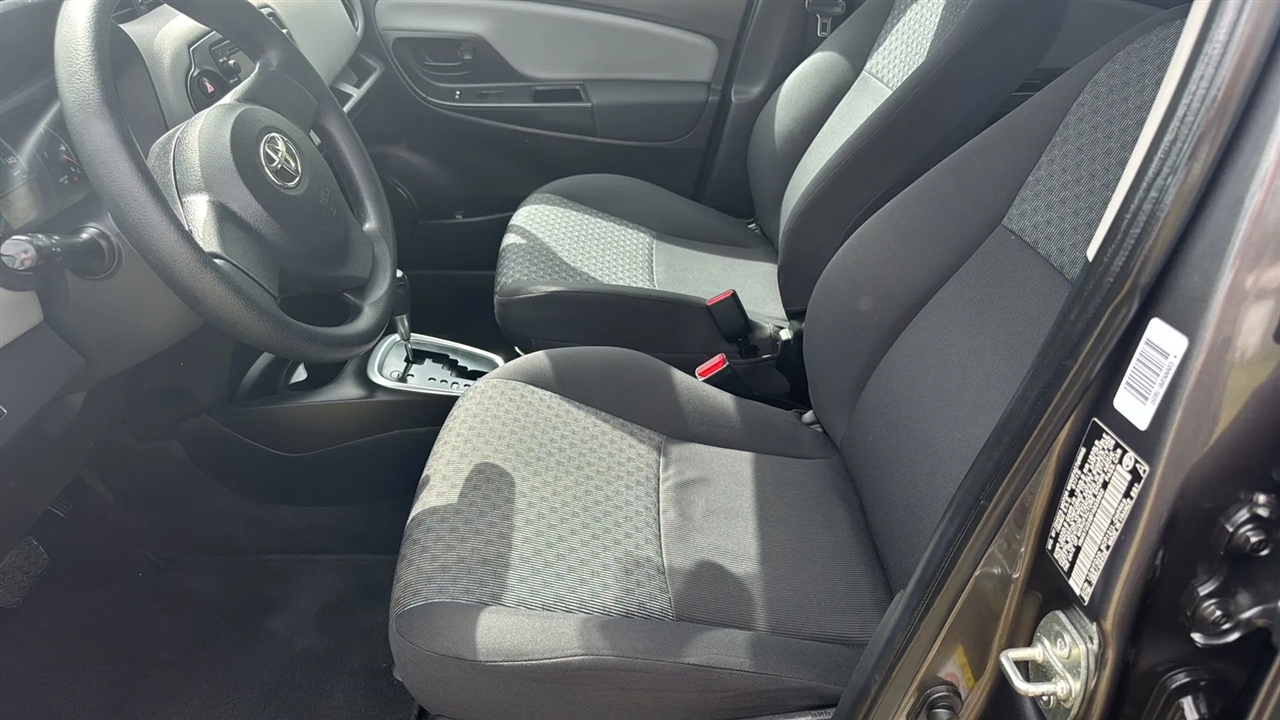 Toyota Yaris SE 5-Door AT 2015