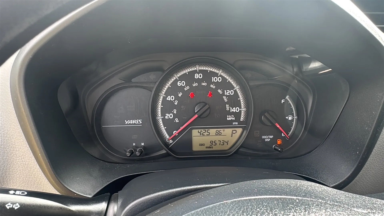 Toyota Yaris SE 5-Door AT 2015