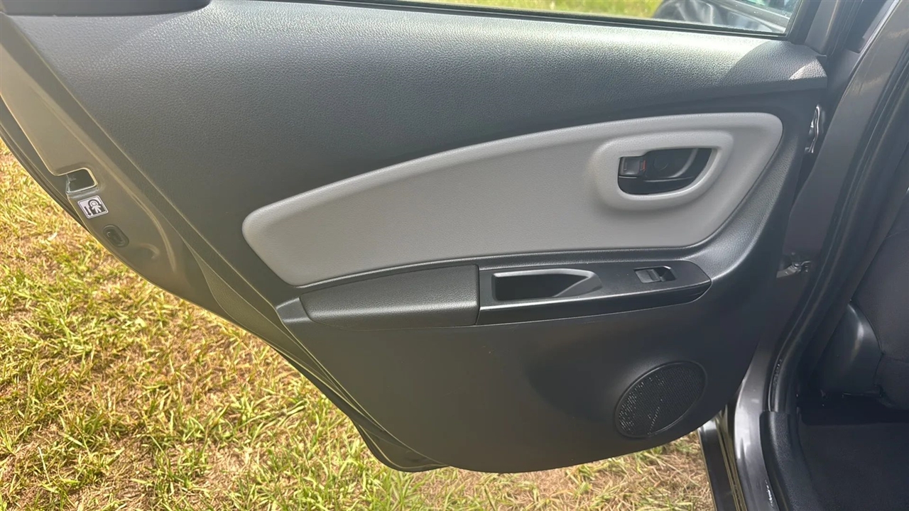 Toyota Yaris SE 5-Door AT 2015