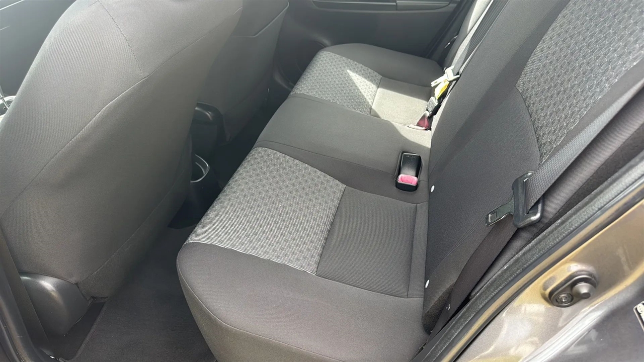 Toyota Yaris SE 5-Door AT 2015