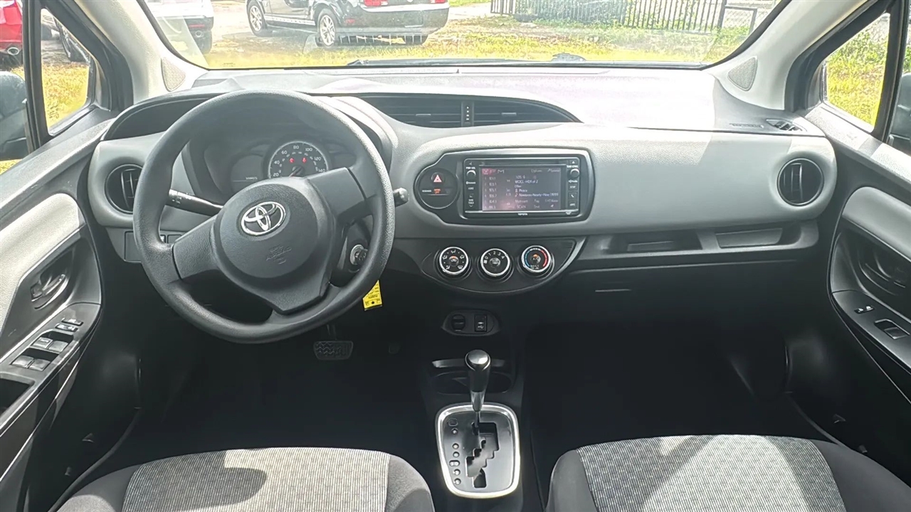 Toyota Yaris SE 5-Door AT 2015