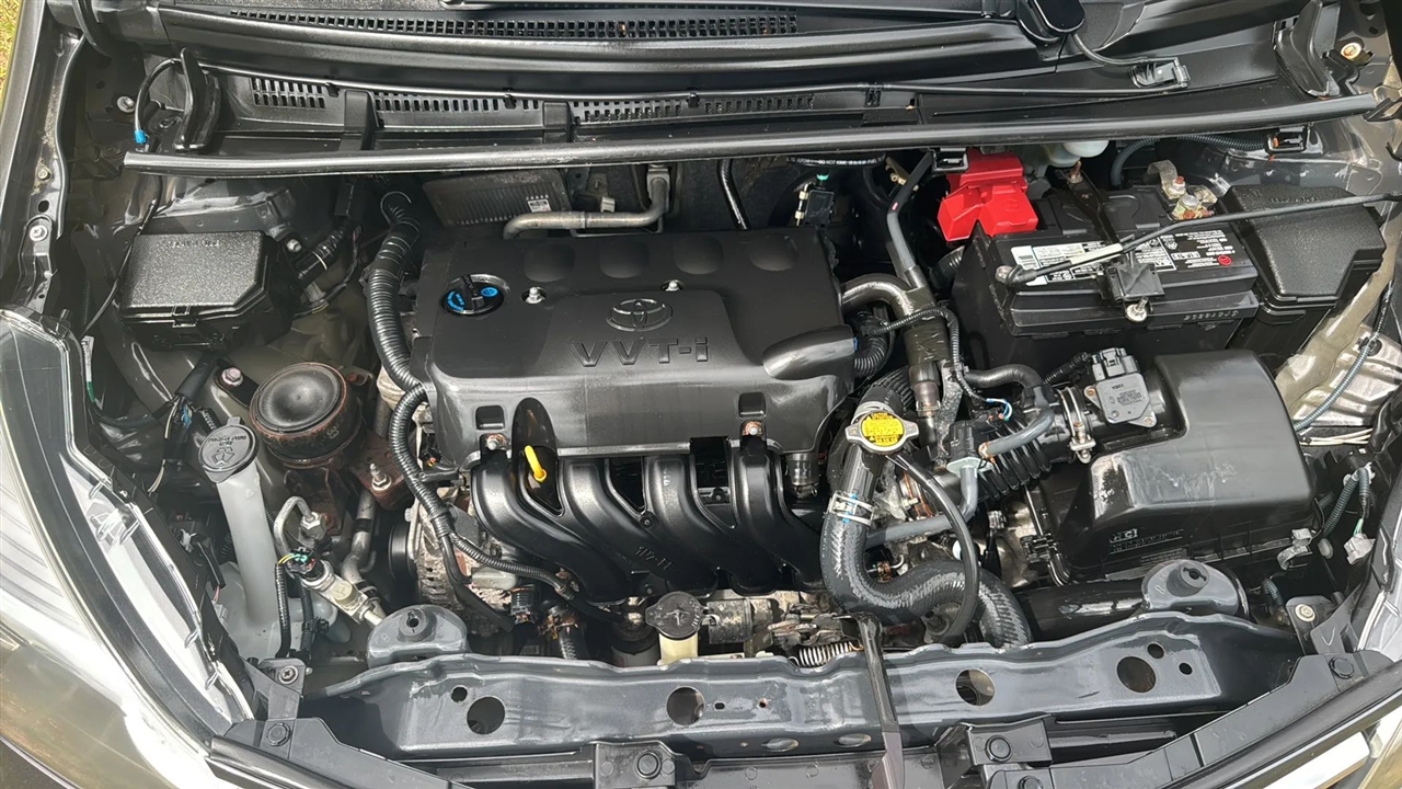 Toyota Yaris SE 5-Door AT 2015