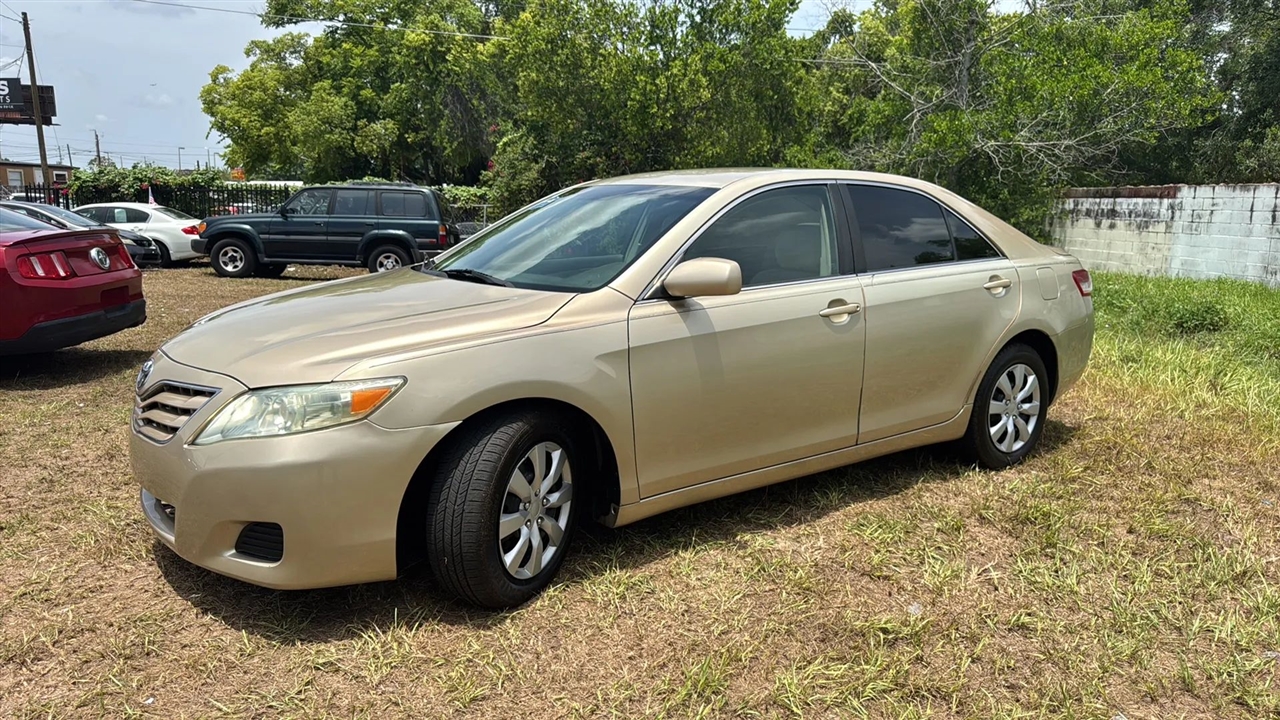 Toyota Camry LE 6-Spd AT 2011
