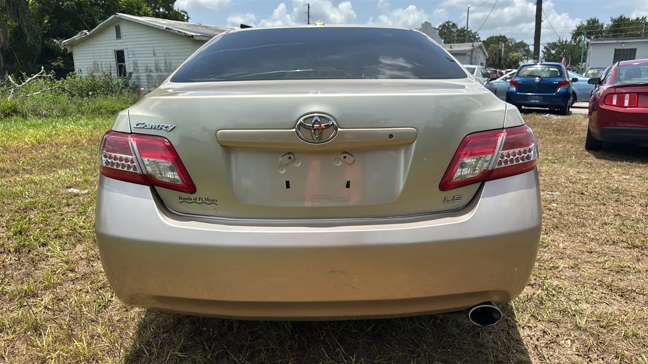 Toyota Camry LE 6-Spd AT 2011