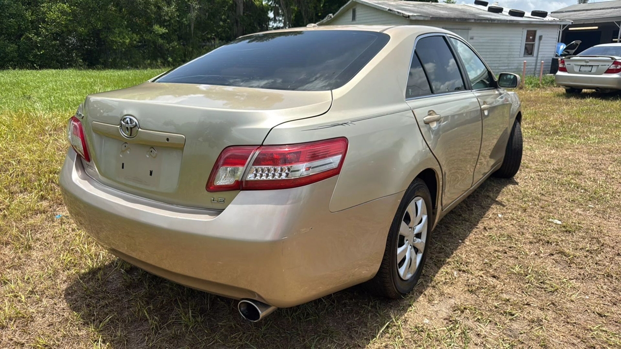 Toyota Camry LE 6-Spd AT 2011