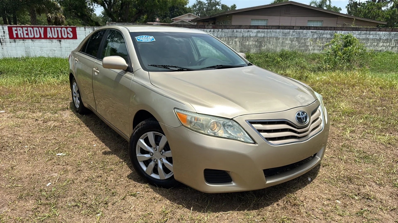Toyota Camry LE 6-Spd AT 2011