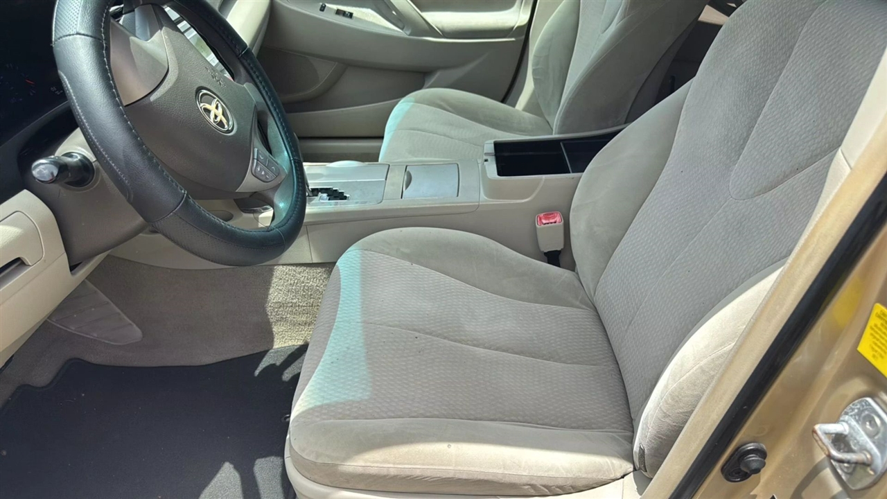 Toyota Camry LE 6-Spd AT 2011