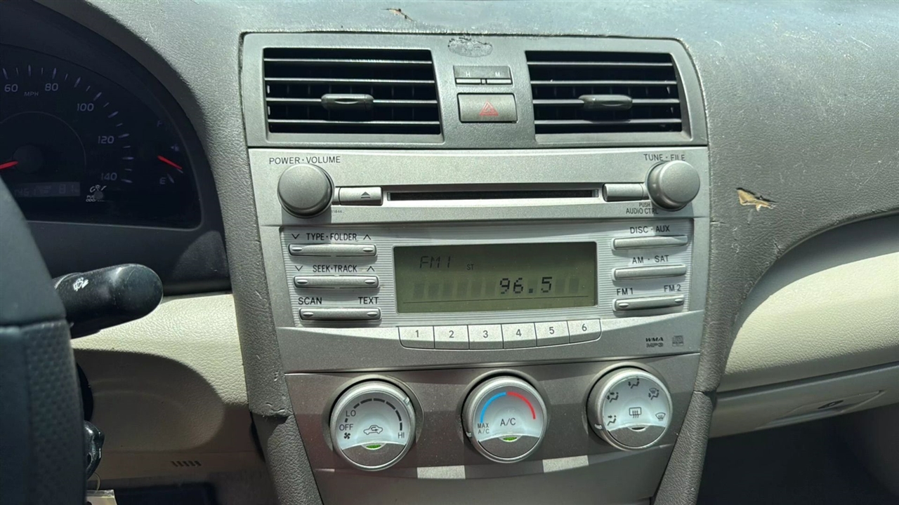 Toyota Camry LE 6-Spd AT 2011