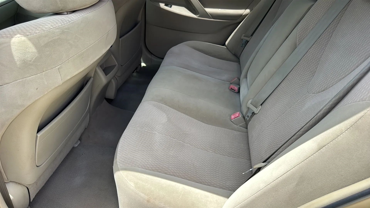 Toyota Camry LE 6-Spd AT 2011