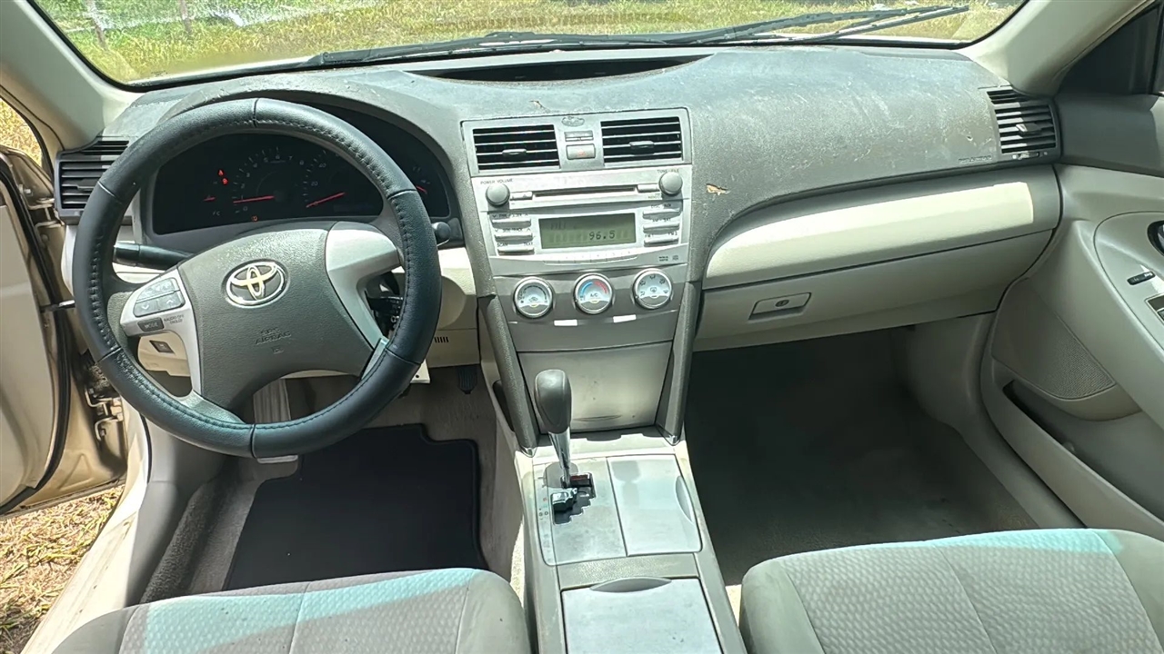 Toyota Camry LE 6-Spd AT 2011