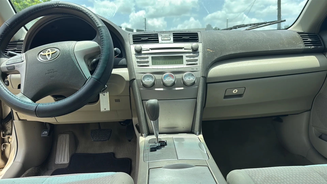 Toyota Camry LE 6-Spd AT 2011