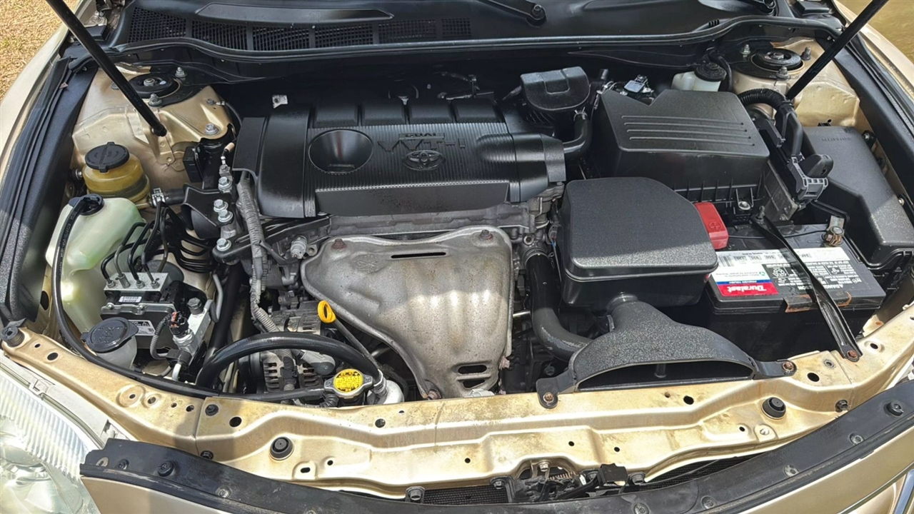 Toyota Camry LE 6-Spd AT 2011