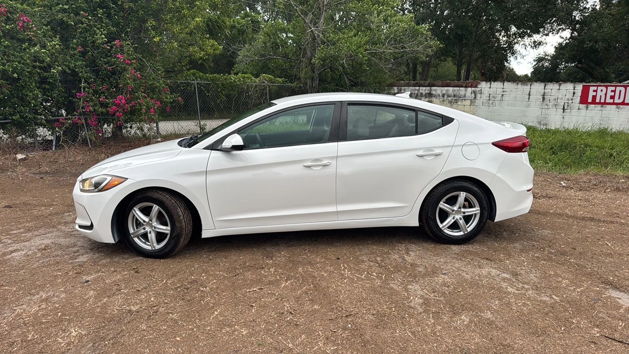 Hyundai Elantra SE 6AT 2017