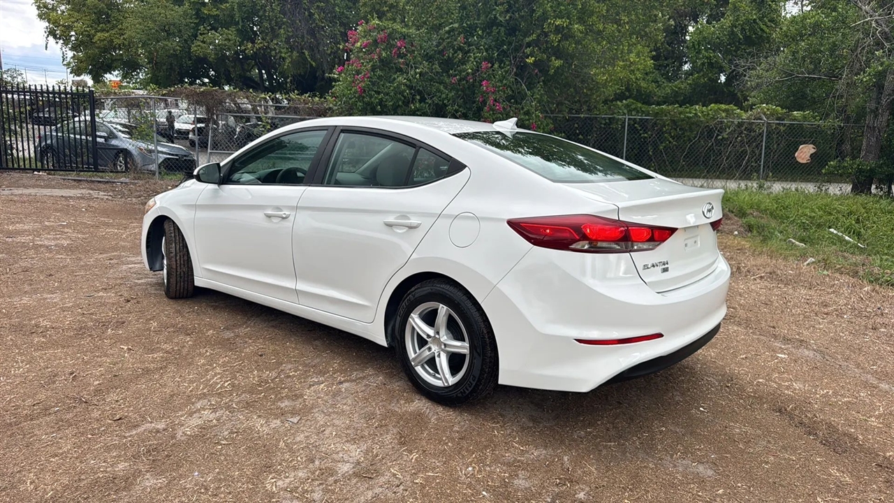 Hyundai Elantra SE 6AT 2017