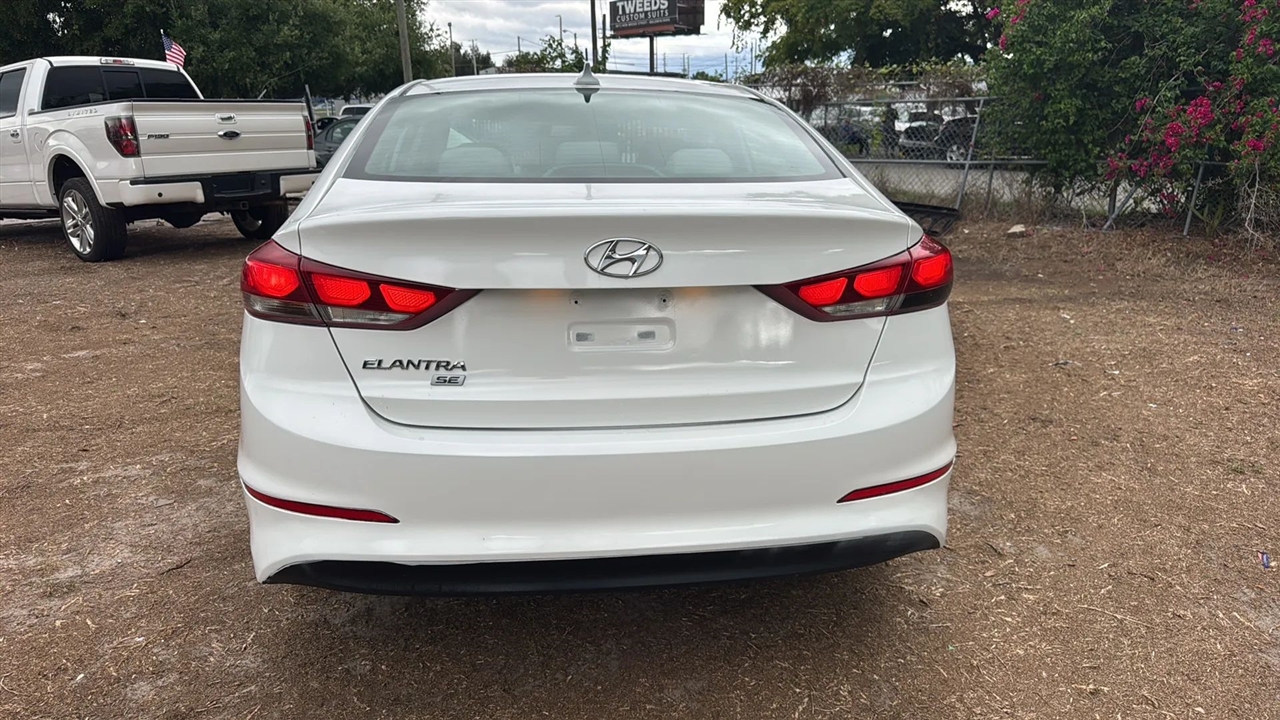 Hyundai Elantra SE 6AT 2017