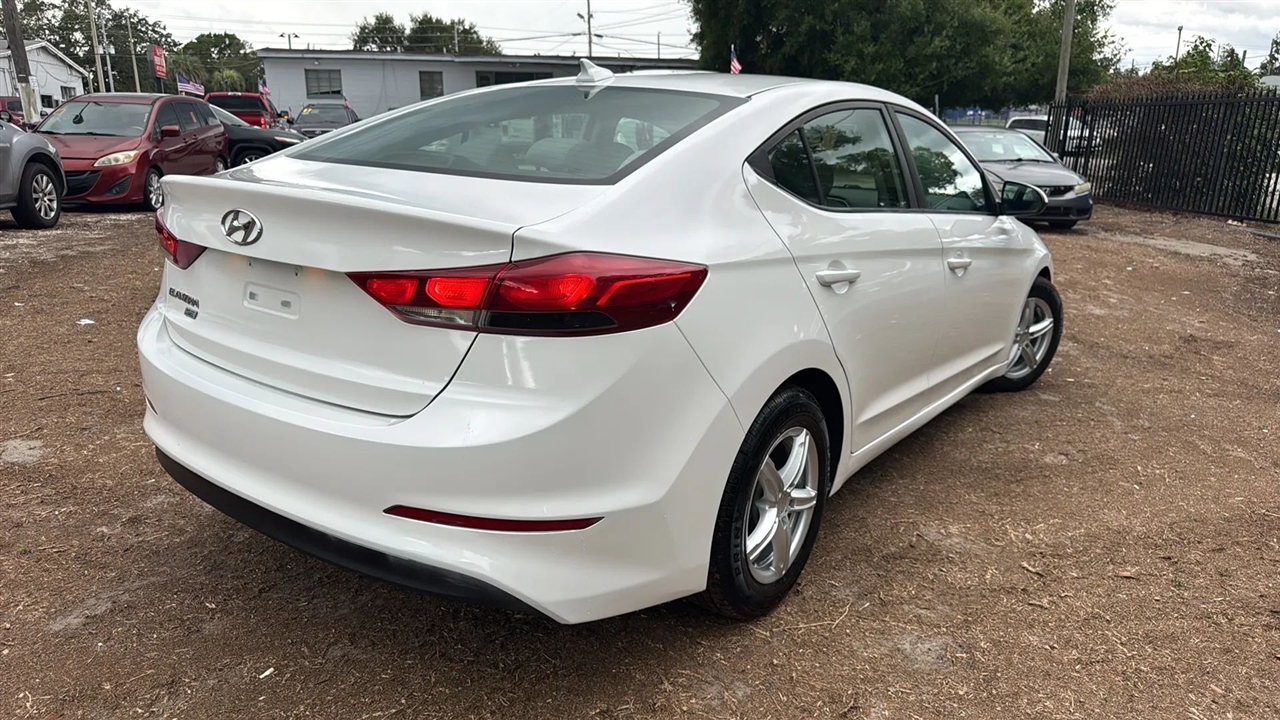 Hyundai Elantra SE 6AT 2017