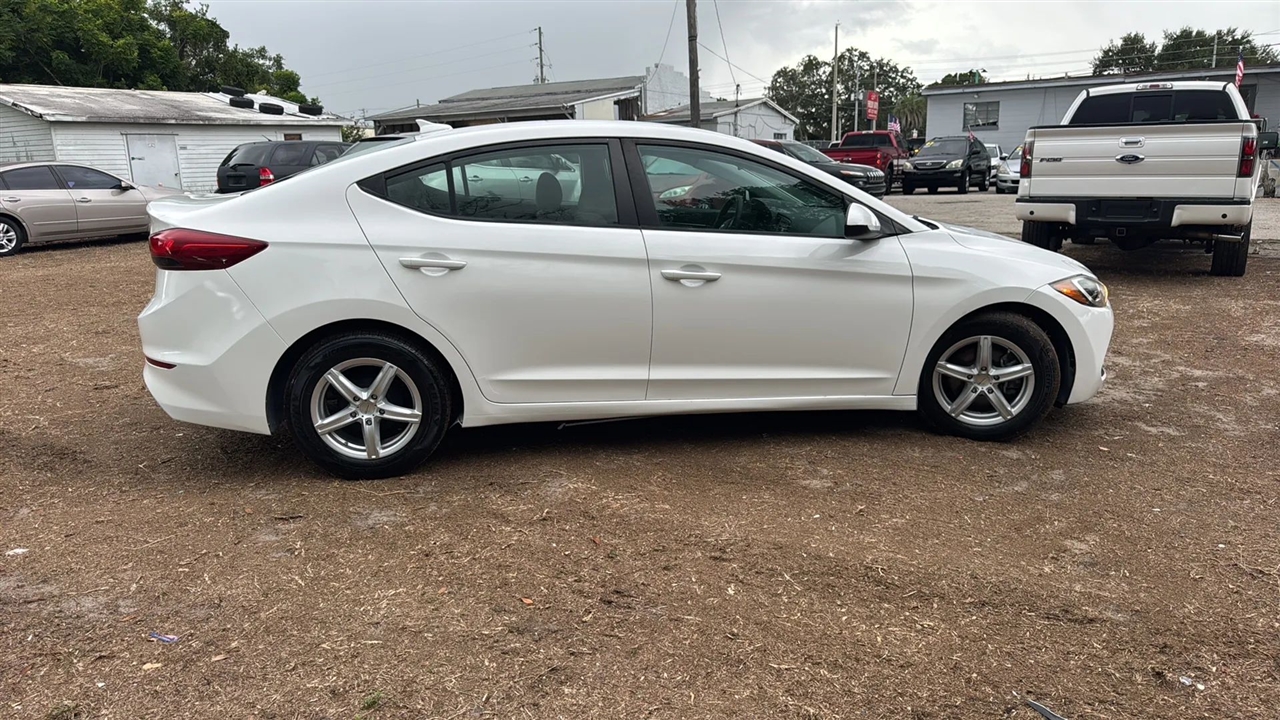 Hyundai Elantra SE 6AT 2017