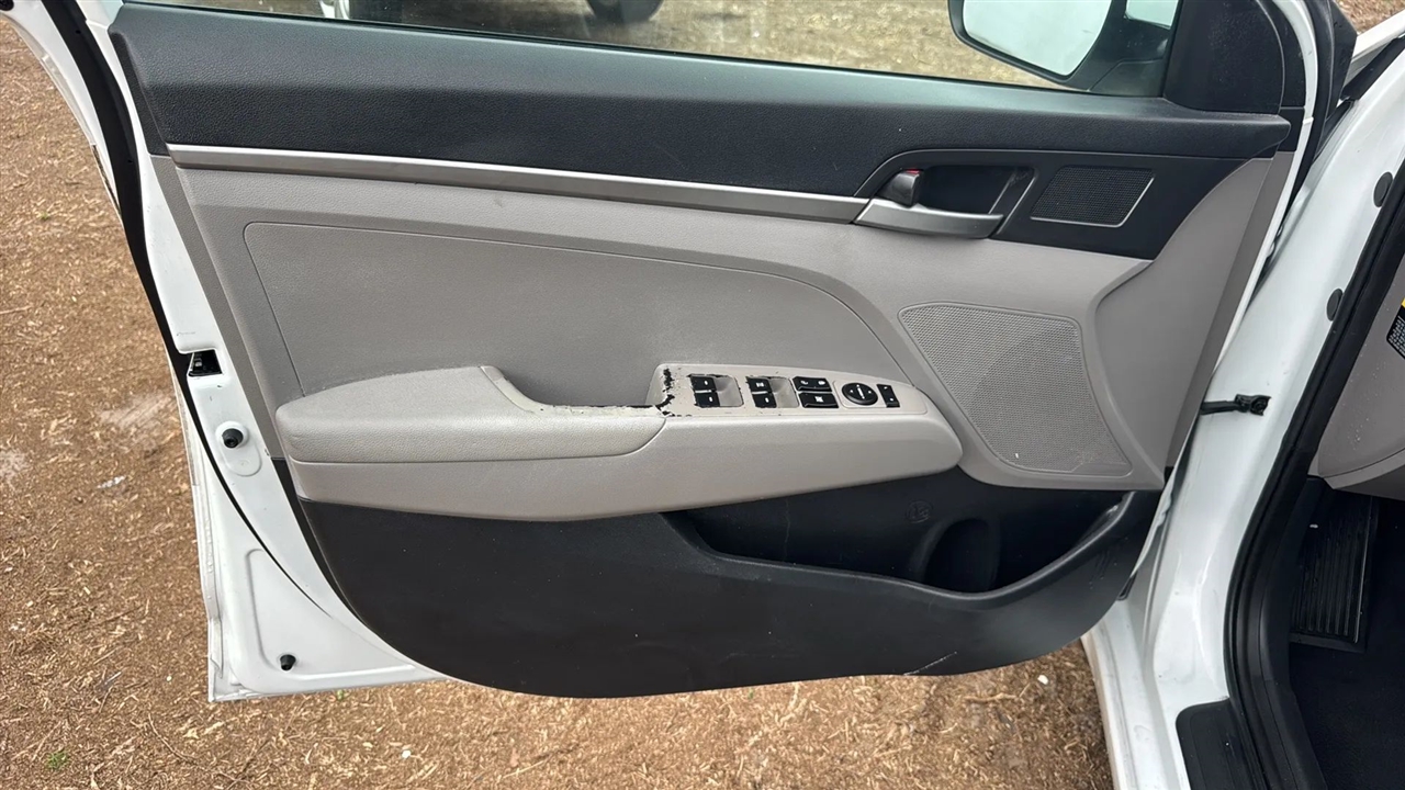 Hyundai Elantra SE 6AT 2017