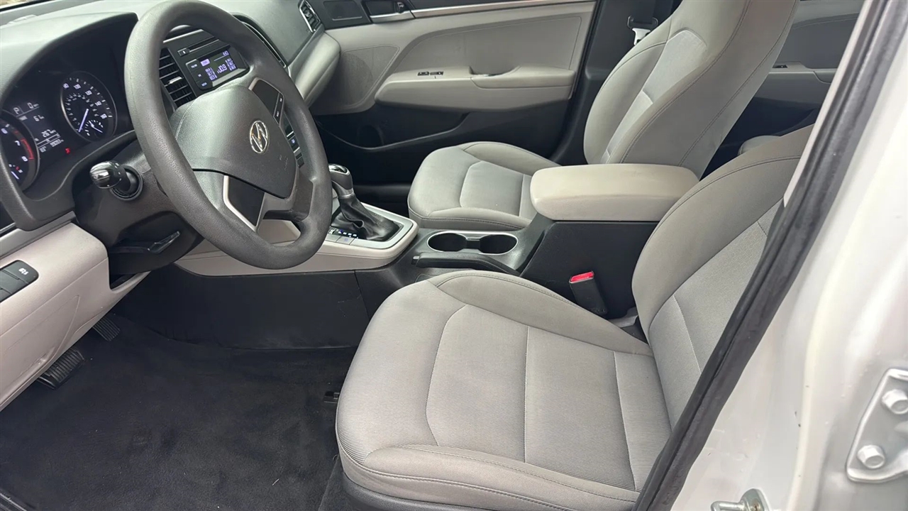 Hyundai Elantra SE 6AT 2017
