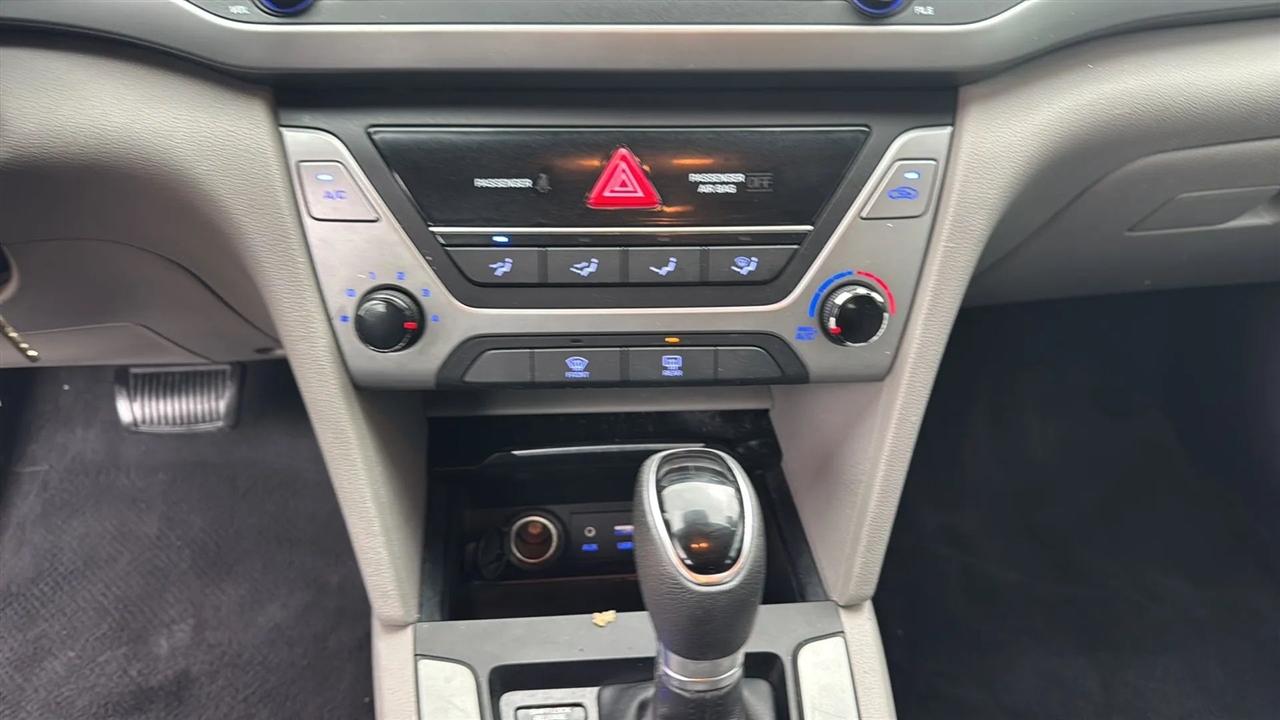 Hyundai Elantra SE 6AT 2017