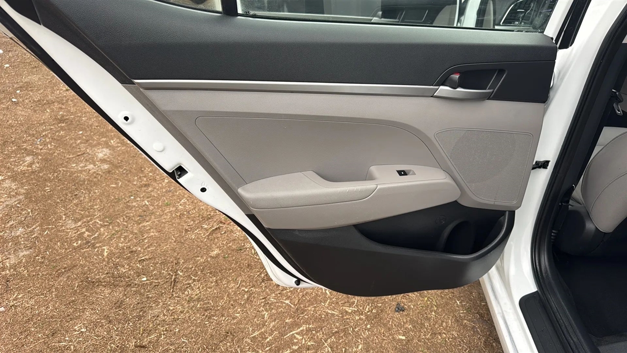 Hyundai Elantra SE 6AT 2017