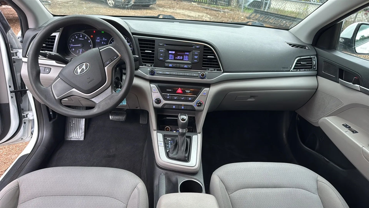 Hyundai Elantra SE 6AT 2017