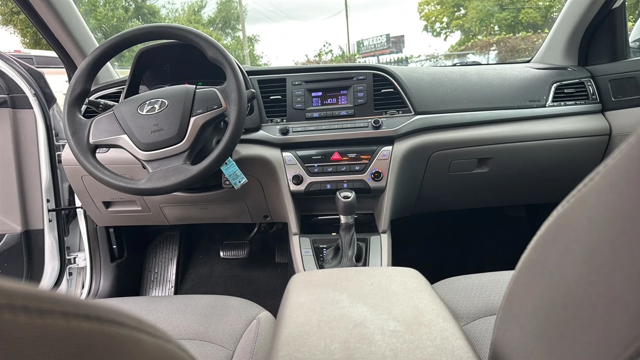 Hyundai Elantra SE 6AT 2017