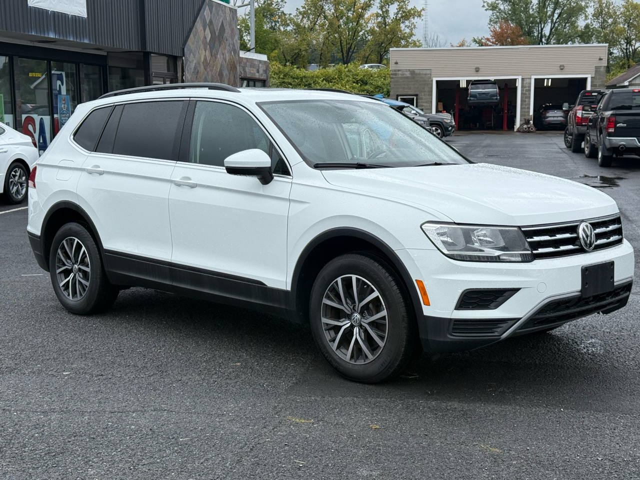 2019 Volkswagen Tiguan SEL photo 2