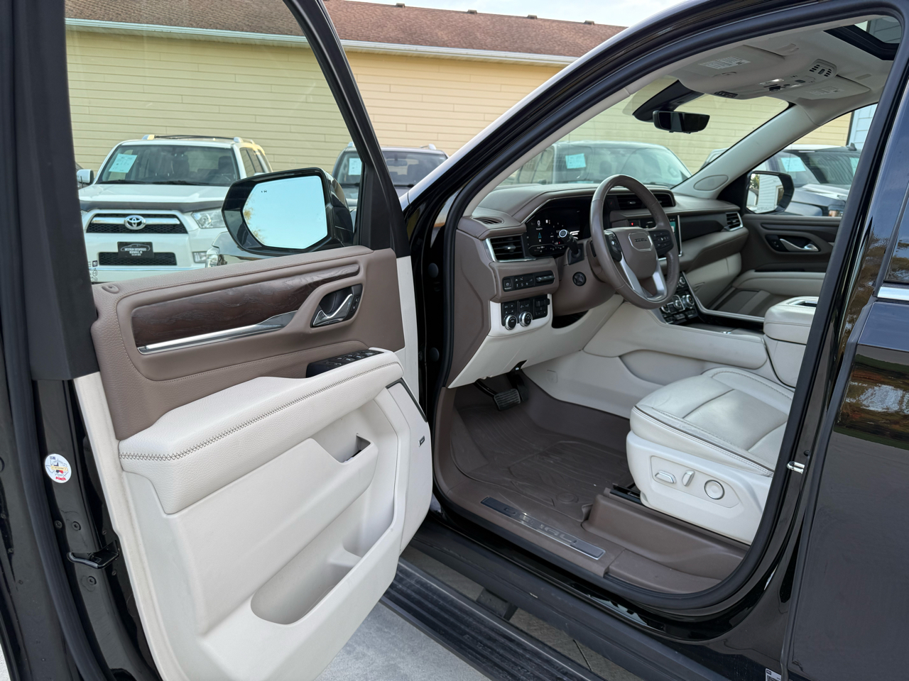 2022 Gmc Yukon Denali photo 8