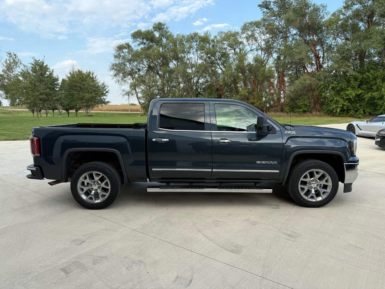 2017 Gmc Sierra 1500 SLT photo 6