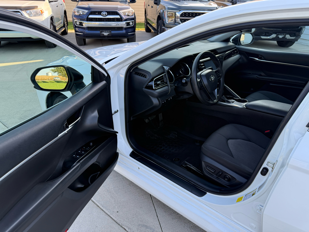 2020 Toyota Camry LE photo 9