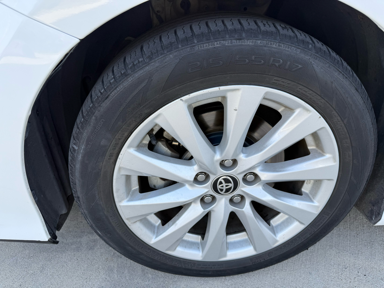 2020 Toyota Camry LE photo 22