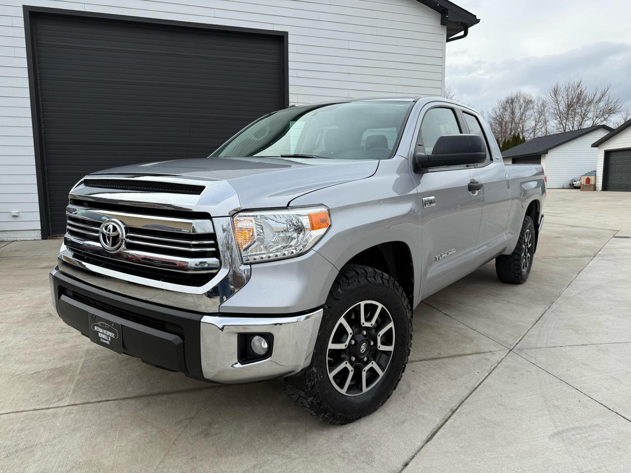 Toyota Tundra SR5 5.7L V8 FFV Double Cab 4WD 2017