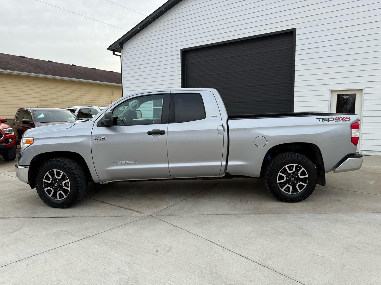 Toyota Tundra SR5 5.7L V8 FFV Double Cab 4WD 2017