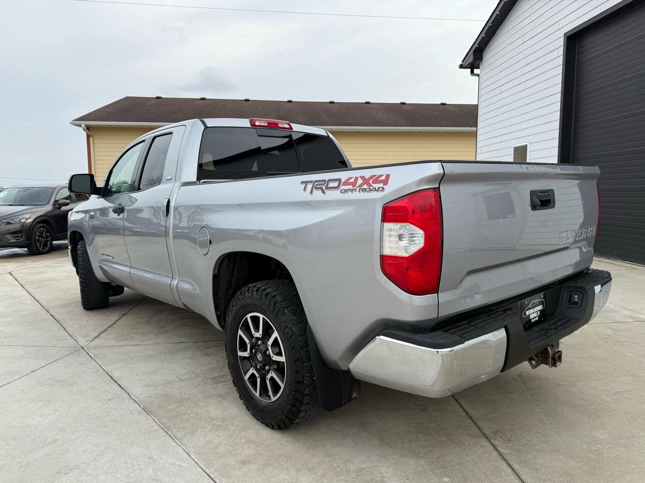 Toyota Tundra SR5 5.7L V8 FFV Double Cab 4WD 2017